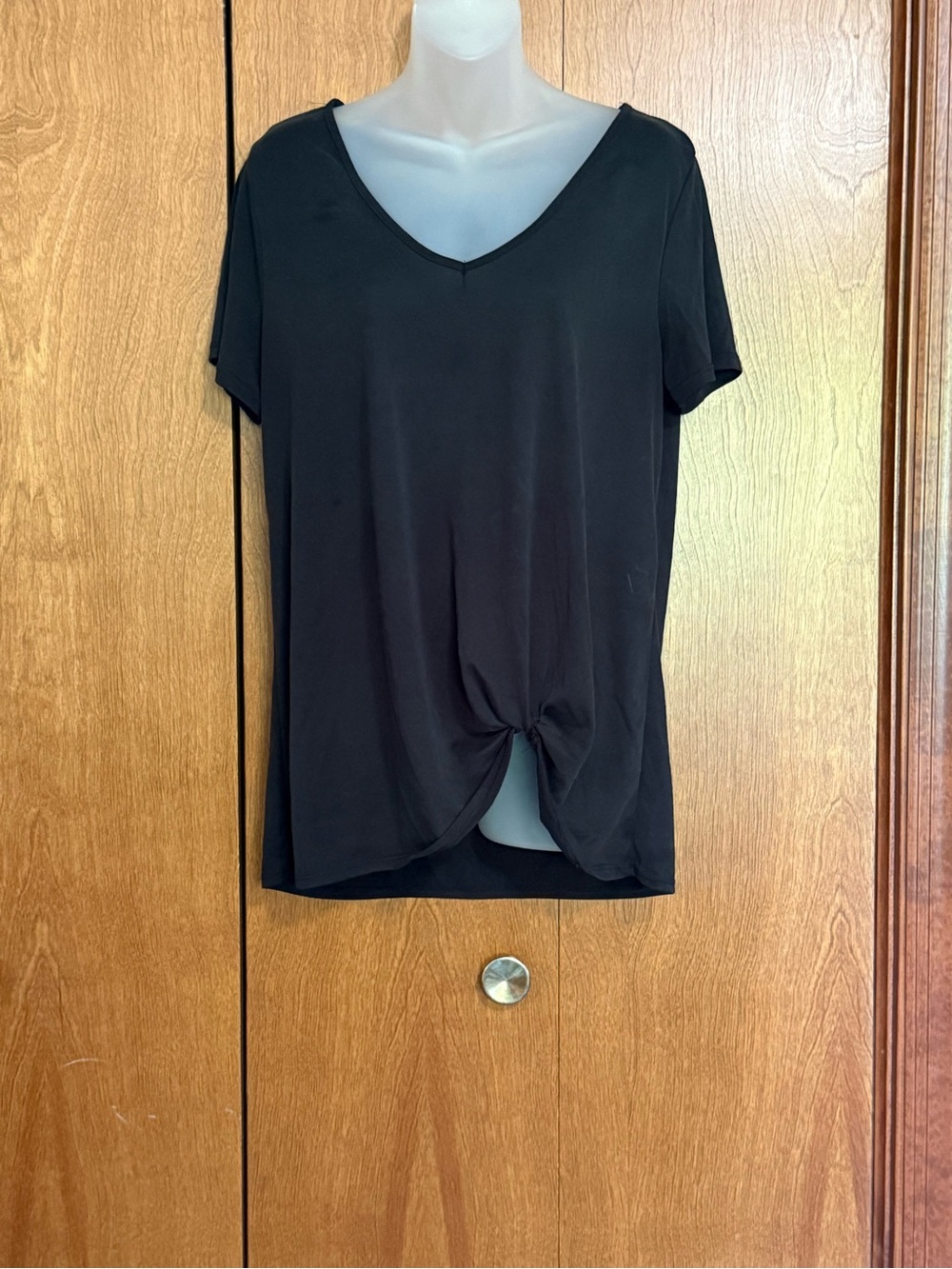 Green Envelope Black V-Neck Short Sleeve Twist-Front Tunic Size XL